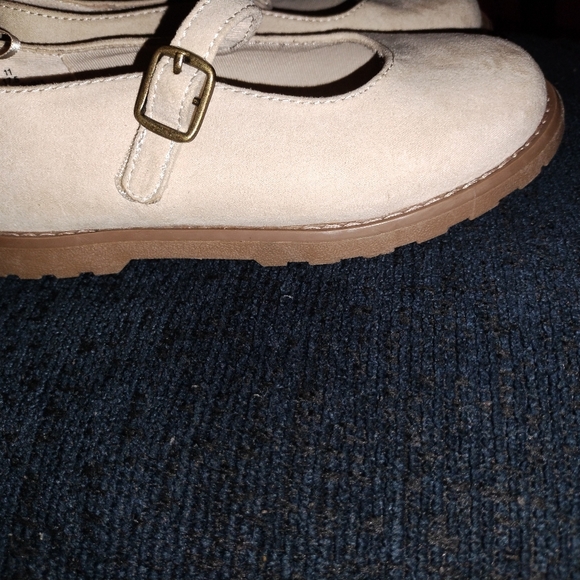 Mary-Jane Ivory Colored Shoes for Toddler Girls Old Navy Youth 11. Tan suede - Picture 6 of 7